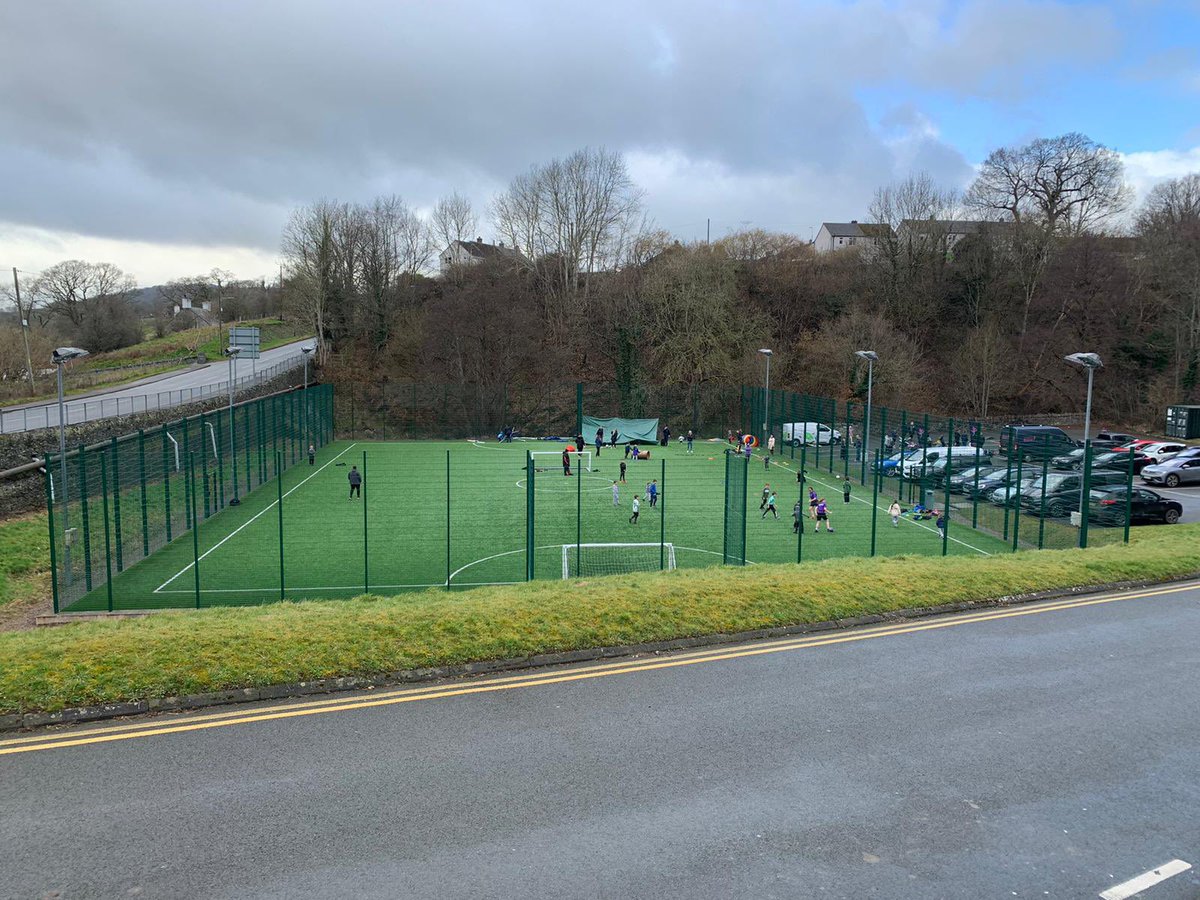 IoloJonesRygbi's tweet photo. Great turn out yesterday for @DLLActive at Llangollen and Corwen Family Fun Day. Great to be involved with the future generation learning to pass and kick π π #WRUHub #RGCEast #WRUComunity https://t.co/5pHH2xGjr8