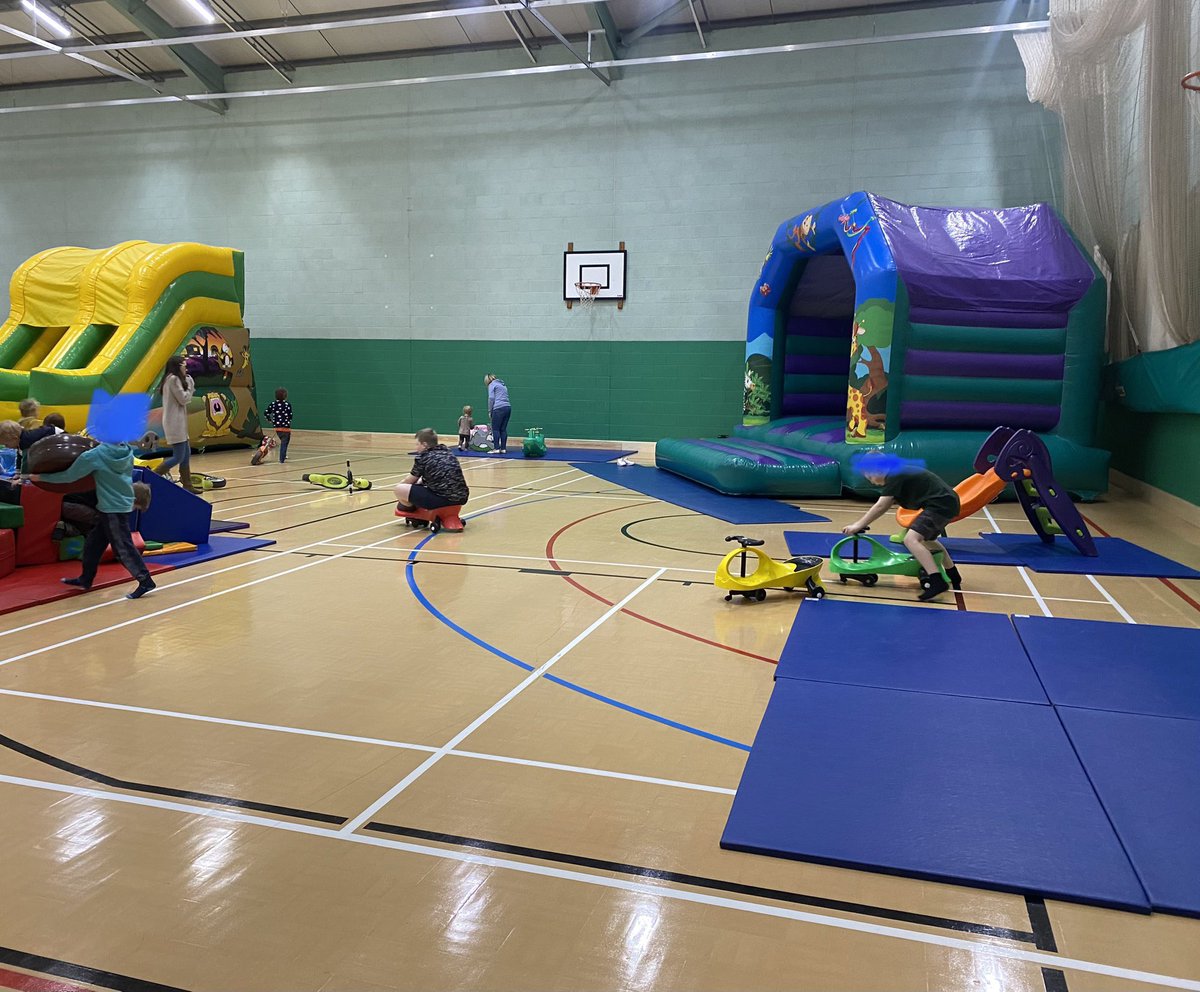 IoloJonesRygbi's tweet photo. Great turn out yesterday for @DLLActive at Llangollen and Corwen Family Fun Day. Great to be involved with the future generation learning to pass and kick π π #WRUHub #RGCEast #WRUComunity https://t.co/5pHH2xGjr8
