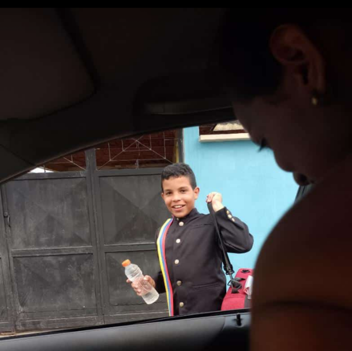 ChikyAida's tweet photo. mi hijos domenico logalbo siempre luchando por alcanzar un sus sueños te amo https://t.co/ejQIX0Mu1I