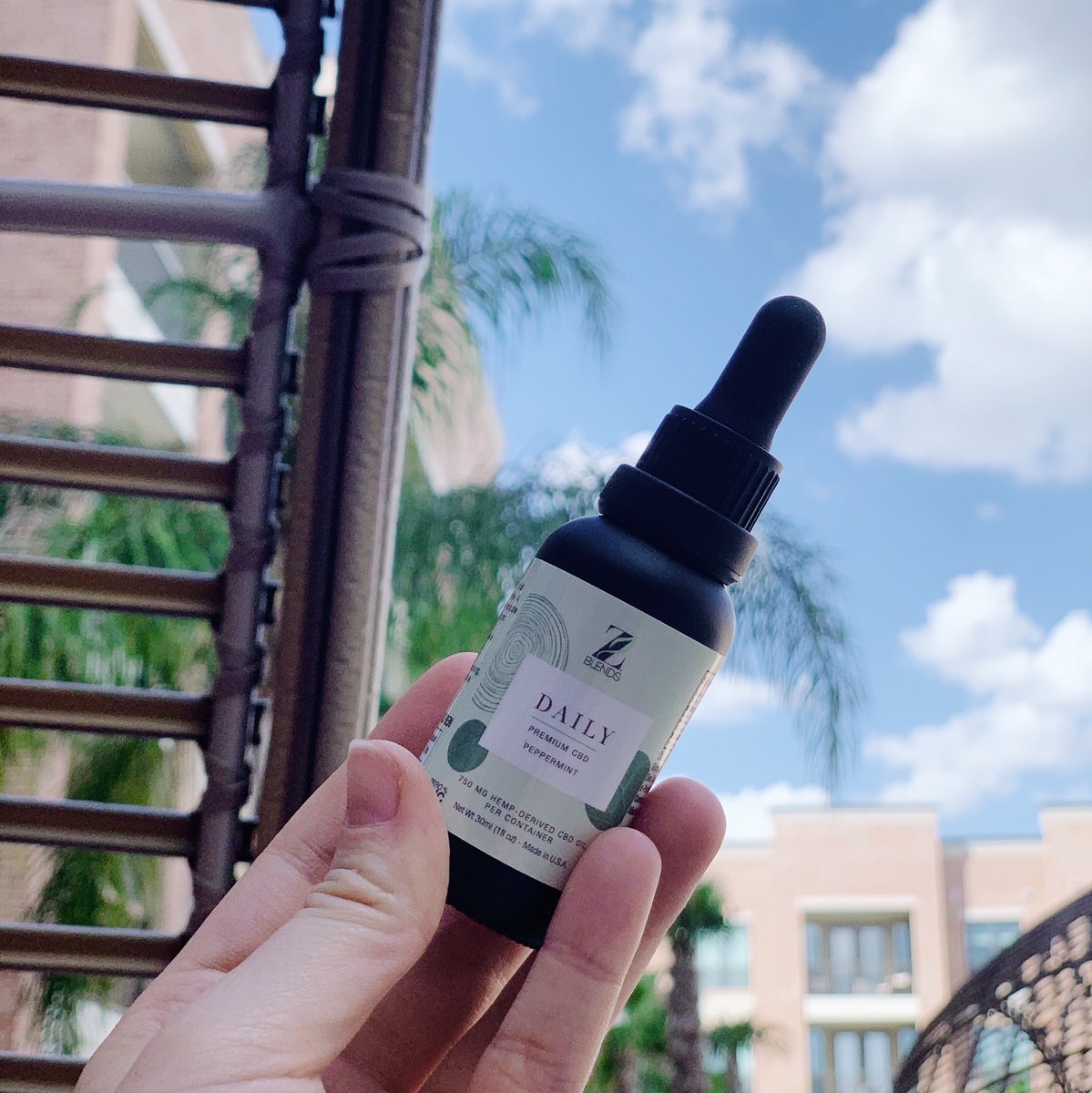 ZBlendsHemp's tweet photo. We might call it our little bottle of magic – but trust us, our Z-Blends Daily is 100% all-natural stress relief. 💚 Podríamos llamarlo nuestra pequeña botella de magia, pero ten la seguridad que nuestro Z-Blends Daily es un alivio para el estrés 100% natural. https://t.co/6H2Witrzeo