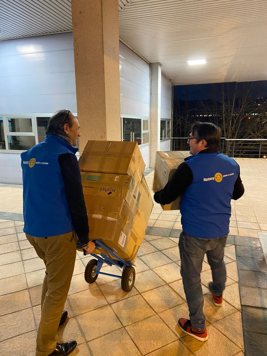 RotaryOurense1's tweet photo. Intenso trabajo y mucha #solidaridad hoy durante la recogida de material humanitario para Turquía y Siria https://t.co/nEDgX8Xa4p