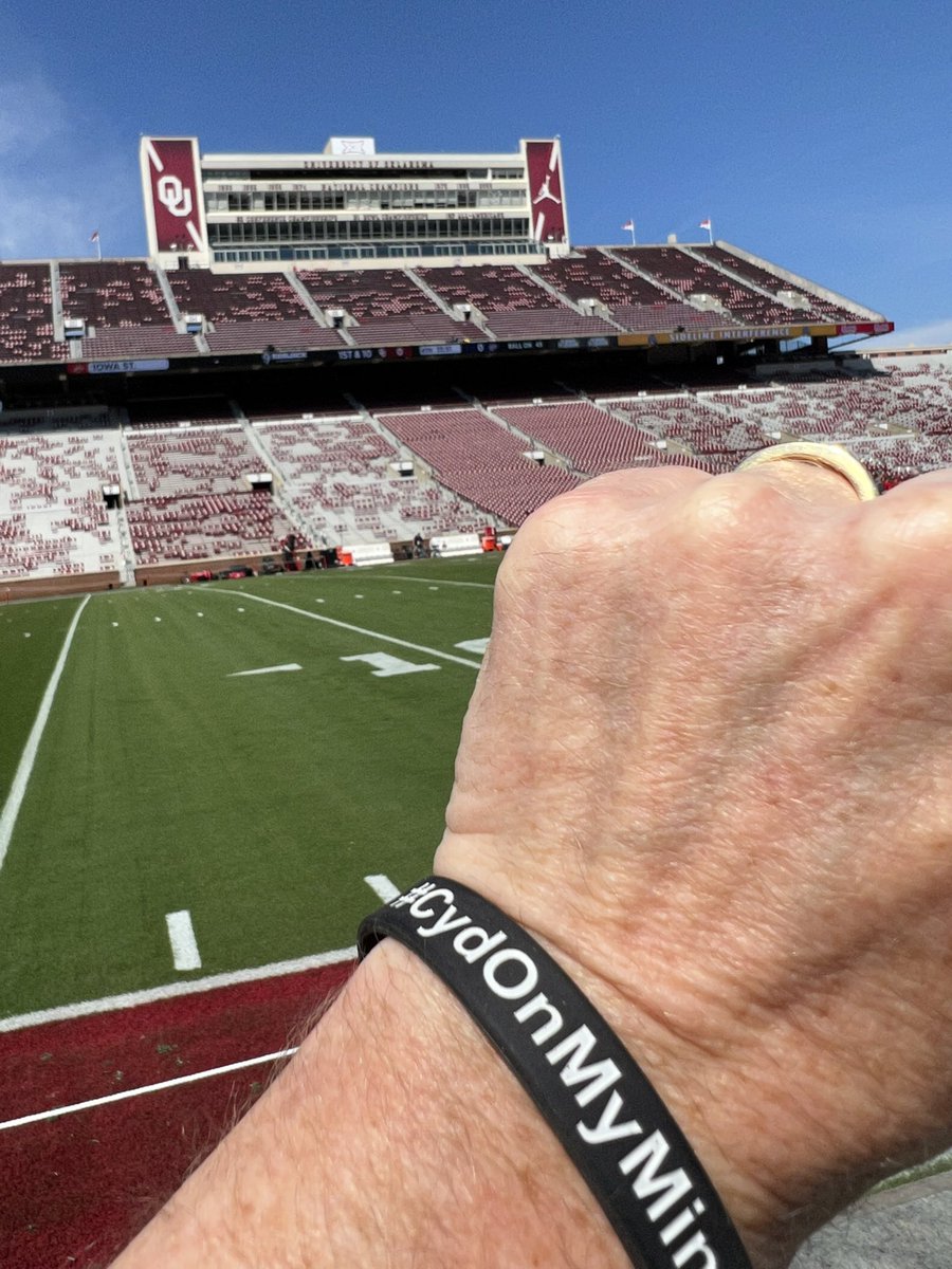 Thank you to Lyndon Nixon and the Kevin Mar crew of the Big 12 for dedicating their past season to Cydni! We’re so grateful for the love and continue to wish this hard working crew nothing but the best! #C2BG4C #cydonmymind #LLC💚 #big12 #referee #collegefootball