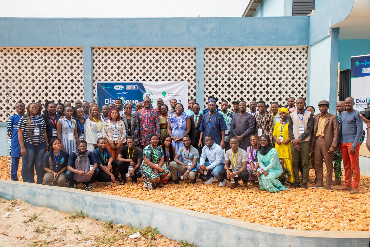 ojeddtogo's tweet photo. Notre chargée de communication @Debora_Edoh prend part, ce jeudi 23 février 2023, au dialogue de la jeunesse ouest africaine sur l'eau et les #ODD connexes en prélude à la Conférence des Nations Unies sur l'eau.
#Ojedd #ODD6 #UN2023WaterConference #unwater #TgTwittos https://t.co/4o2DXkbAzY