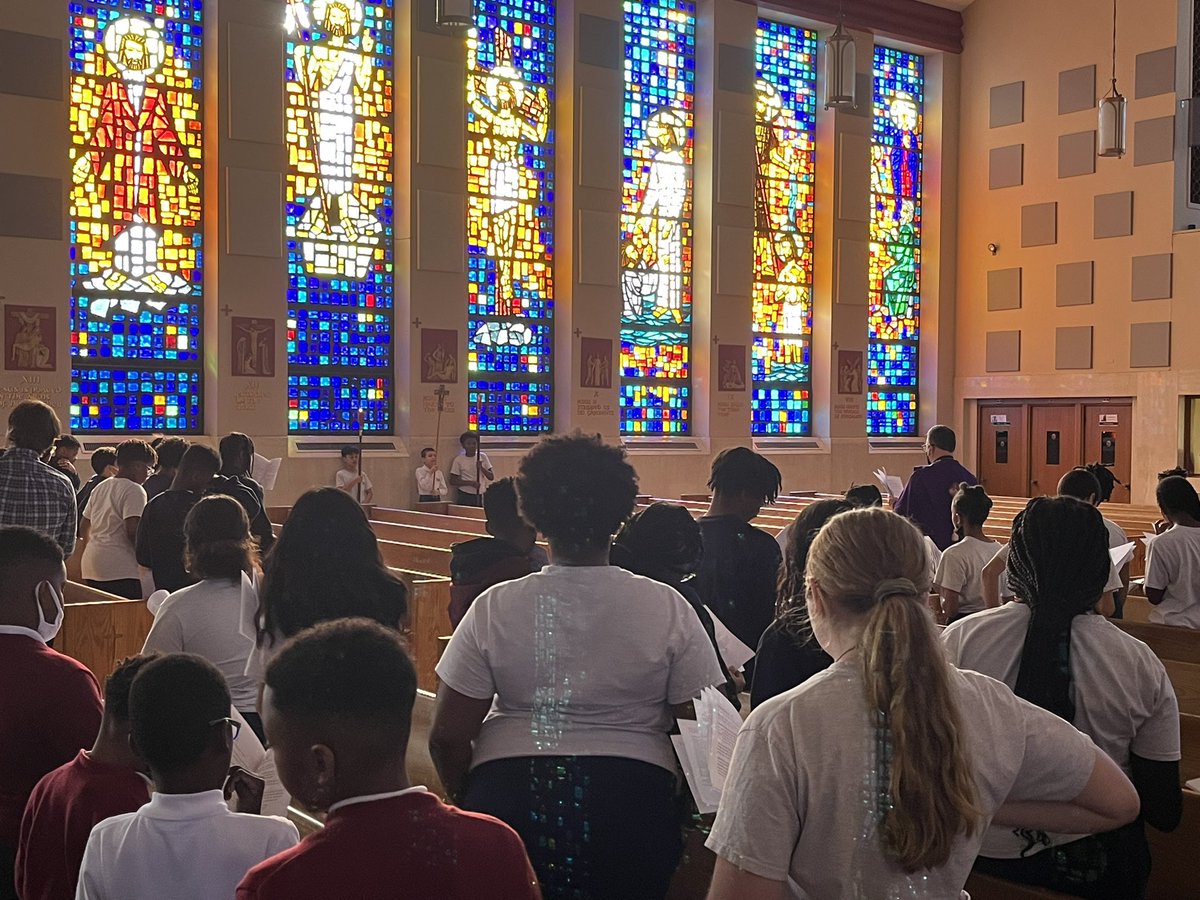 Walking with Jesus <a href="/StAmbroseChev/">St Ambrose Cheverly</a> and uniting our sufferings with His this Lent💜 ✝️  Caminando con Jesús. <a href="/ADWCathSchools/">ADW Catholic Schools - Escuelas Católicas</a> #ADWcommUNITY #Lent