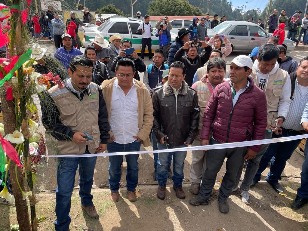 DidierLpezAria1's tweet photo. Un honor haber inaugurado el tianguis en Male porvenir Chiapas  con sembradores del programa sembrando vida una muestra más de q estamos cosechando frutos consolidando esfuerzos. https://t.co/R9coeNA1IB