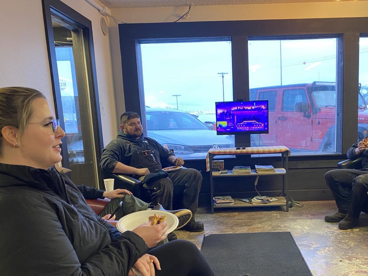 EdmondsImport's tweet image. Pizza and racing makes for a good monthly meeting.