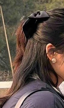 jayrossi79's tweet photo. her white hair😚
also is her hair dat long already?🥰
my mom said people who are smart tend to have white hair earlier..another reason is genetic.. https://t.co/EzHByrdQCE