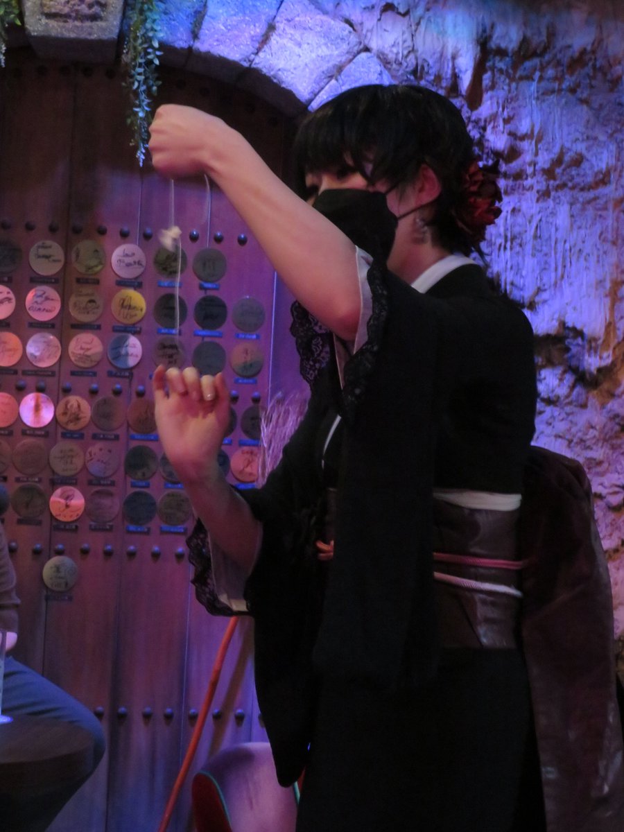 yoyokade's tweet photo. 六本木オズマンド 2023.02.23 izumaさん
この日はショウが始まる前に、客席でスレッドの復活を演じてくれました。こんな至近距離で観られるのは嬉しいです。最後は誕生日お祝いモードになりましたが、izumaさんのショウは何度観ても素敵です✨😃
#izuma
#RoppongiOSMAND
#オズマンド https://t.co/zfASCiMt0e
