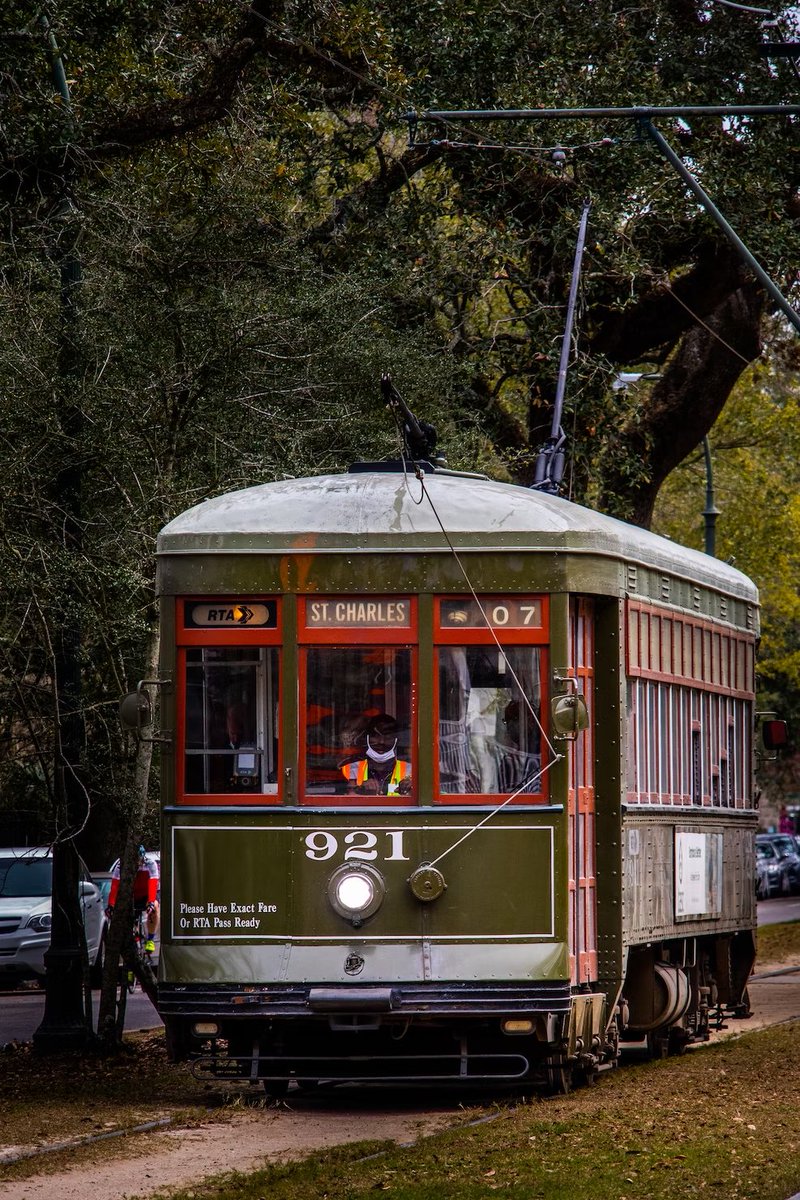 ColForm's tweet photo. How can we encourage more people to walk, bike, or use public transit instead of relying on private vehicles? 

https://t.co/ip778BZhAB https://t.co/3woBaWFYI9