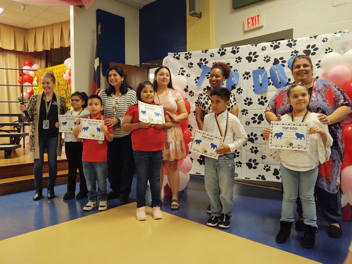 <a href="/JHaleyBulldogs/">John Haley Elementary</a> students are awarded the Top Dog medal and certificate. <a href="/LisaPorter11/">Lisa Porter</a> @OjedasPollitos <a href="/MsSarahChong/">Sarah Robins (Chong)</a>