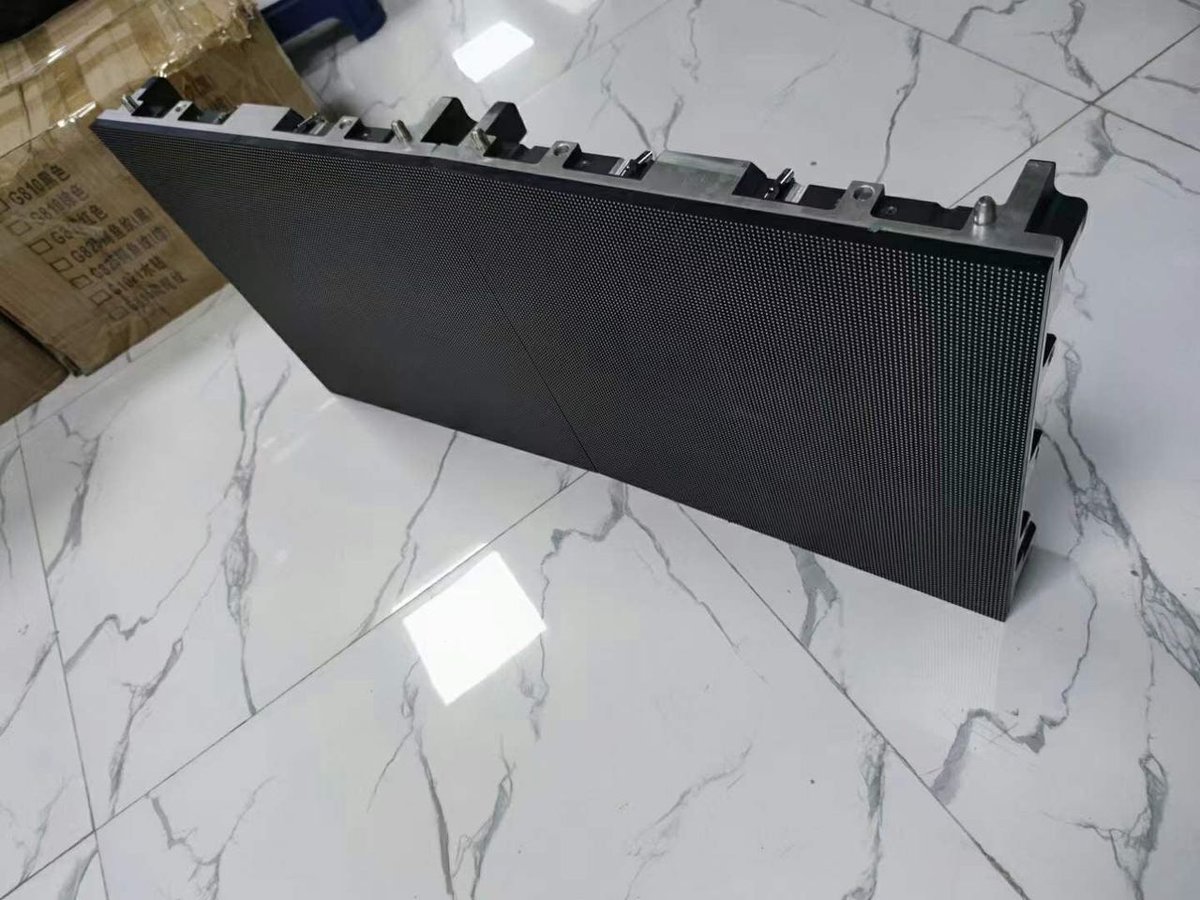 LeeLe07484214's tweet image. KA series cabinets are also ideal for building curved screens. We will add additional curved locks on the lock to help the screens curve.
Arc locks allow the angle of 10º～-10º
welcome to consult me
email: freyalee558@gmail.com
#digitalsignage #stadiumled #ledticker