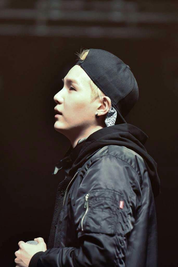 MisssusCat's tweet photo. Bless the one who captured this moment for all of us. 💙

#SUGA #AgustD #MinYoongi 
#AllForceOne https://t.co/xDb97qIWyo