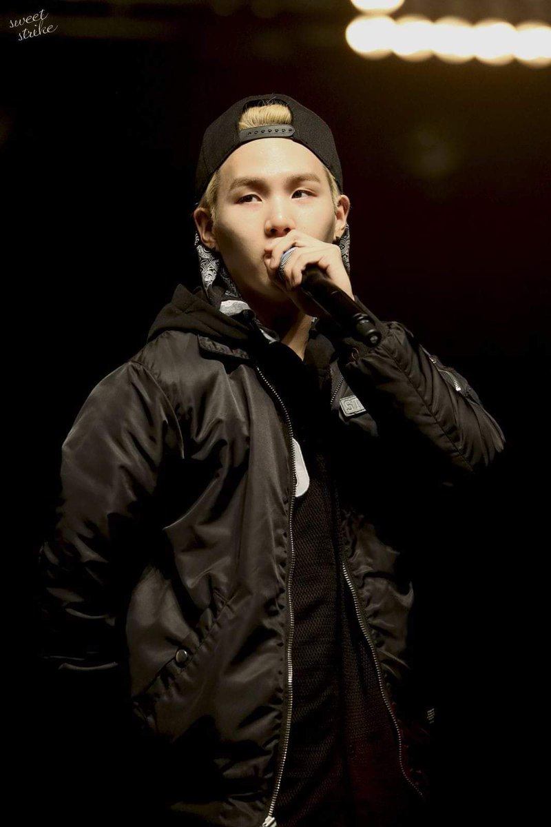 MisssusCat's tweet photo. Bless the one who captured this moment for all of us. 💙

#SUGA #AgustD #MinYoongi 
#AllForceOne https://t.co/xDb97qIWyo