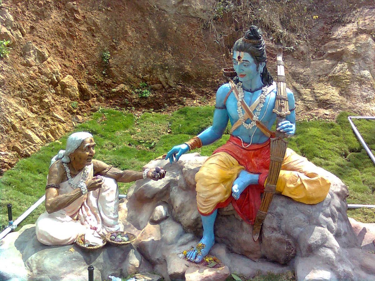 प्रतिक्षायें यदि शबरी सी हो
स्वंय चलकर आते राम हैं..!
भक्ति भाव हो प्रबल ह्रदय का
जूठे बेर भी खाते हैं...!!   
नवधा भक्ति,ज्ञान,वैराग्य,समर्पण की साक्षात स्वरुप माता शबरी जयंती की हार्दिक शुभकामनाएं..!