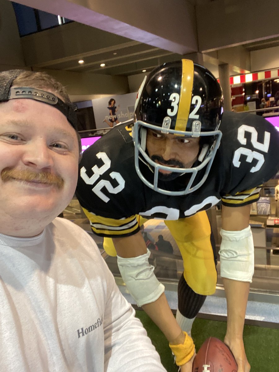 JoshRJohns16's tweet image. Pittsburgh, how you doin?

#ComicsPRO