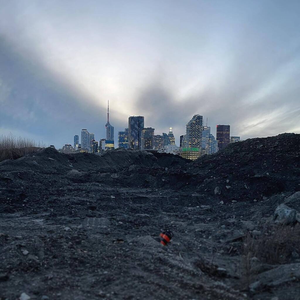 JasonParis's tweet photo. Current city from future island.
•
•
•
#igerstoronto #toronto #ontario #canada #portlands #skyline #cntower #torontophotography #urban_toronto #villiersisland #waterfrontoronto #sunset https://t.co/53S31xJgci https://t.co/A5ZBXBolhm