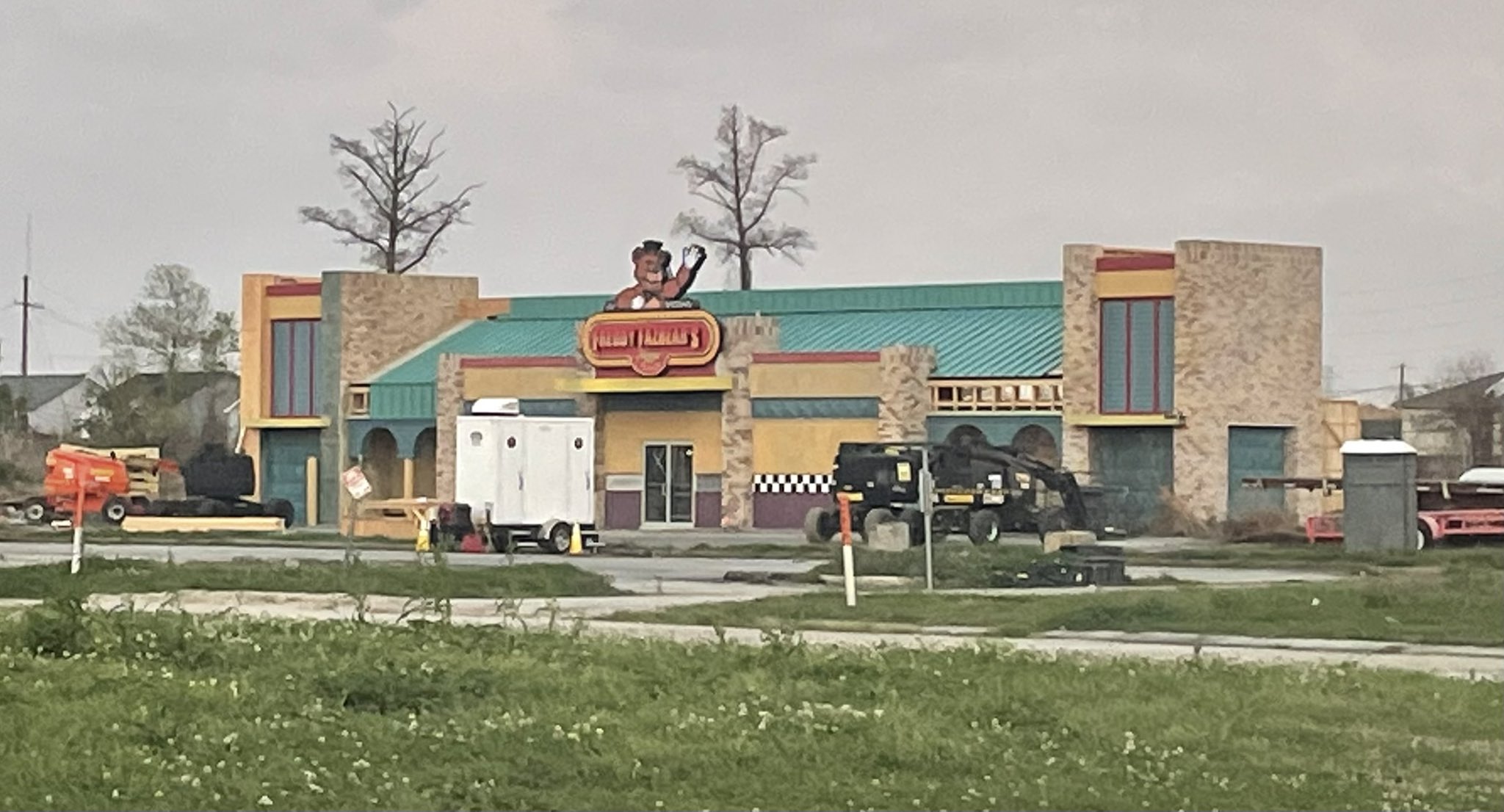 🐻 FNAF Movie Info 📽 on X: Filming has concluded at the Freddy Fazbear's Pizza Place facade for 'FIVE NIGHTS AT FREDDY'S' and is now being taken down. Source: @/Kuronoma_Aoba #FiveNightsAtFreddys #FNAF #