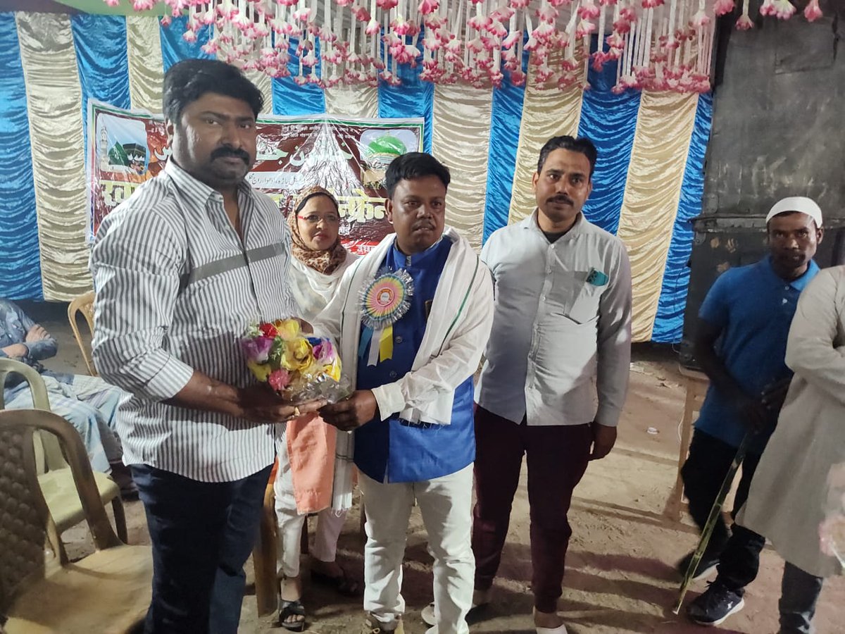 HansdakVijay's tweet photo. साहिबगंज जिला के उधवा और राजमहल प्रखंड के जंगलपारा,  इंग्लिश और मनसिंहा में आयोजित विभिन्न जलसा कार्यक्रमों में हिस्सा लिया। स्थानीय लोगों से मुलाकात कर, उनका हालचाल जाना। देर रात तक लोगों से मिलने-जुलने का कार्यक्रम चलता रहा। https://t.co/KiddcNqzcQ