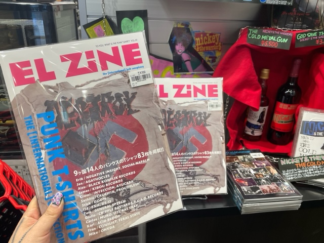 diskunion_dns's tweet photo. 【PUNK/HARDCORE新入荷】
#ELZINE 最新号入荷!💜🧷
●EL ZINE/vol.59
バンドTシャツ特集『PUNK T-SHIRTS: THE (INTERNATIONAL) COLLECTION』!
interview!✨
#Killerpass
#PLASTICTONES
#SangrealRecords
#MASSATSUGIG
など!!!
#du名古屋PUNK
#du名古屋HARDCORE
📞0526845231
✉️dns@diskunion.co.jp https://t.co/9HJETUwIwH