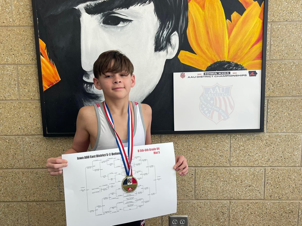 MuscatineCSD's tweet photo. We’re sending a #MuskieShoutOut to 6th-grader Braxton Wade! Braxton is the district 7 AAU Champion in the 94lb weight bracket for wrestling and will wrestle at state starting tomorrow! Good luck, Braxton!
#MulberryMuskies #MuskieSchools #MuscatineCommunitySchoolDistrict https://t.co/w4DqvO0Xti