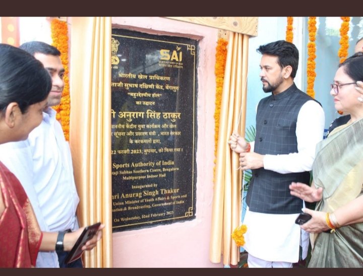 umesh_anush's tweet image. ಬಾವುಟ ಹಿಡಿಯೋದು, ಕೋಟಿ ಕಂಠ ಗಾಯನ ಮಾಡೋದು,ತೋರಣ ಕಟ್ಟಿ ಹಬ್ಬ ಮಾಡೋದು,ಡಬ್ಬ ವಿಧೇಯಕಗಳನ್ನು ತರೋದು ಸುಲಭ. ಬೊಮ್ಮಾಯಿ ಅದನ್ನೇ ಮಾಡ್ತಿರೋದು.
#IBPSMOSA 

ಎಲ್ಲೆಡೆ ಹಿಂದಿ,
ತೆಗೆಯಲಿ ಕರ್ನಾಟಕದಲ್ಲಿ.
ಆಗ ತಾನೇ ತಾನಾಗಿ ಕನ್ನಡ ಬಾವುಟ , ಗಾಯನ ಎಲ್ಲ ಆಗುತ್ತೆ.
ನೆನ್ನೆಯ ಒಂದು ಕಾರ್ಯಕ್ರಮ ನೋಡಿ ಆನಂದಿಸಿ.👇