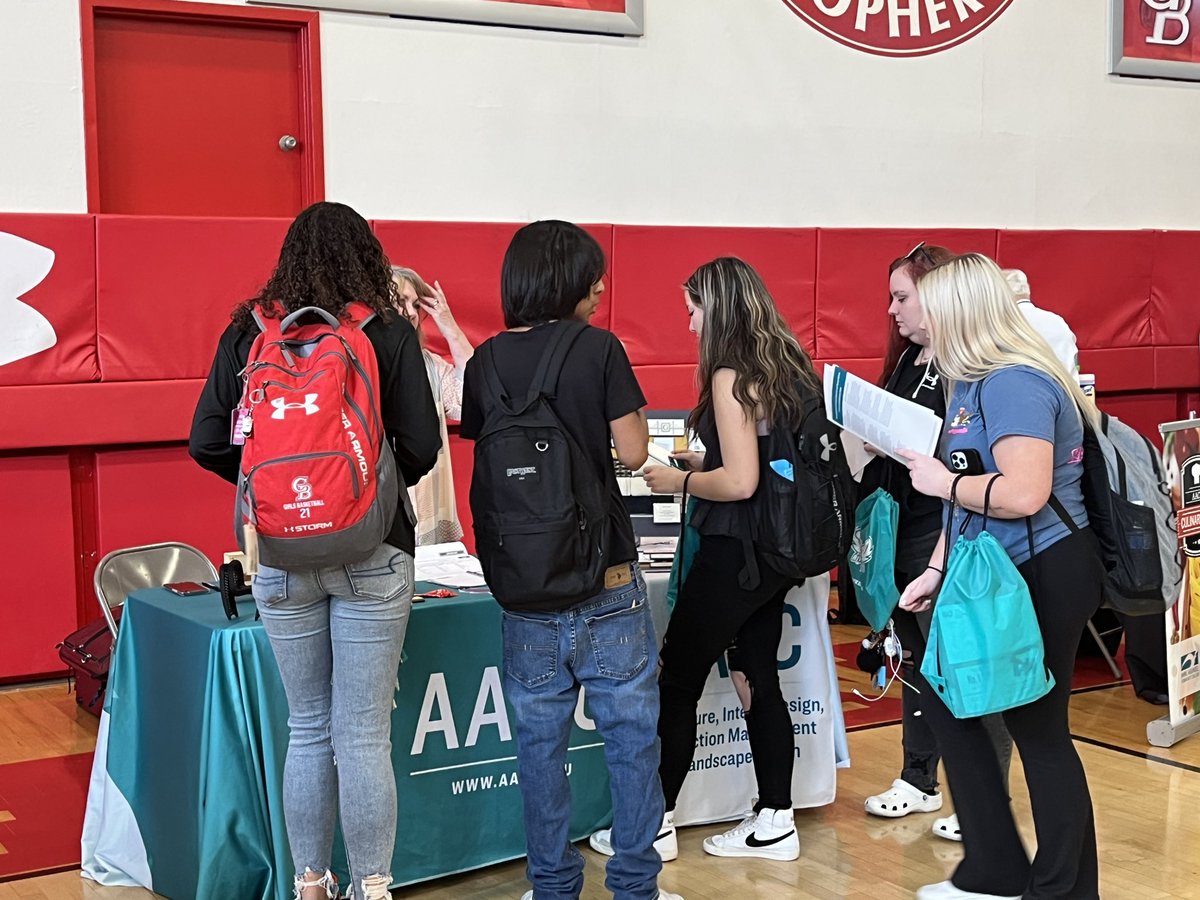 Big day @GBHSaacps! Thankful for the staff @AnneArundelCC rep’ing 25+ programs and showing our Ss endless possibilities & pathways plus ECAP free tuition bonus ⭐️💯‼️