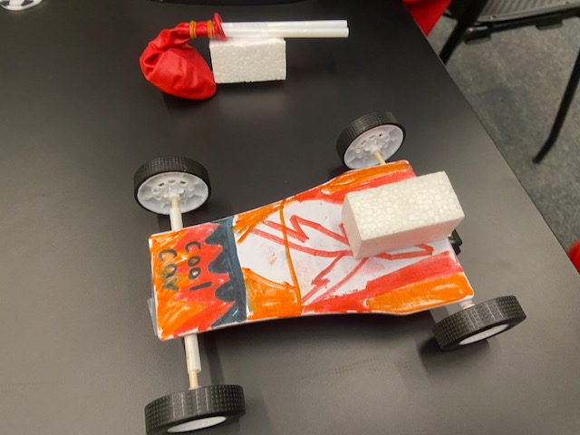 PhxLibrary's tweet photo. After School #STEAM flexes children’s brains while having fun. ⚛ Look at these super-cool balloon-powered cars &amp; paper roller coasters kids @ #PaloVerdeLibrary built! Join us next TUES, 2/28 @ 3:30 pm to make something great! https://t.co/NEtbIaTIFK https://t.co/VXMo8zbMoI