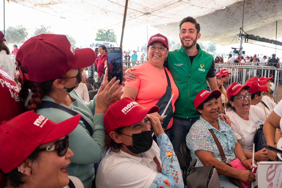 pepecouttolenc's tweet photo. 👉🏼 De sonrisas 😃 y buenos momentos se forman los grandes equipos 🫂 y así lo estamos logrando con las y los mexiquenses. https://t.co/frPm73bx8Y