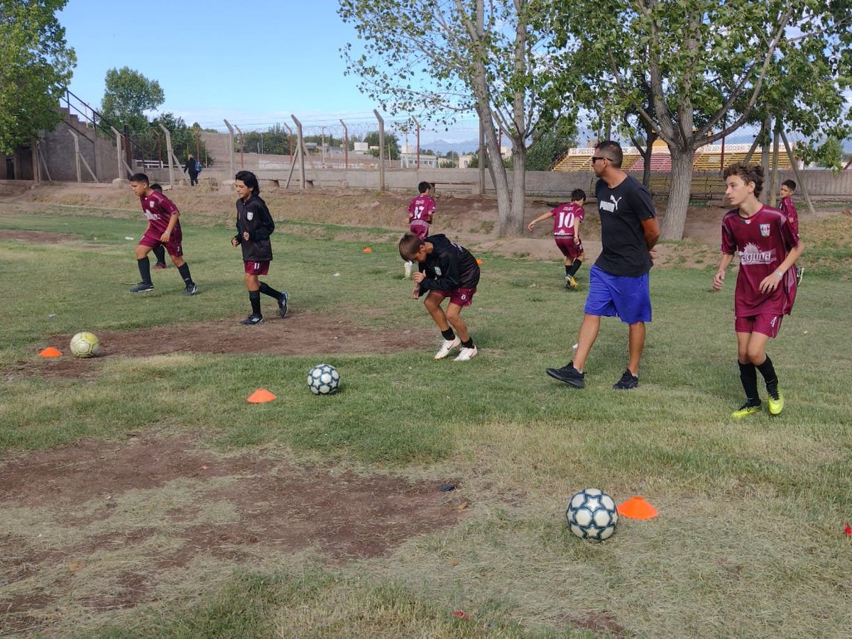 TorneosCup's tweet photo. 2º CUYO CUP INTERNACIONAL - FEBRERO 2023 - 🏆
Comenzó a disputarse en la Ciudad de Guaymallén, Mendoza, la fase clasificatoria de la 2º Cuyo Cup Internacional organizada en el Club Leonardo Murialdo. Todos los resultados y las estadísticas actualizadas en https://t.co/gxnF0u8ocu https://t.co/4GowS3mJyp