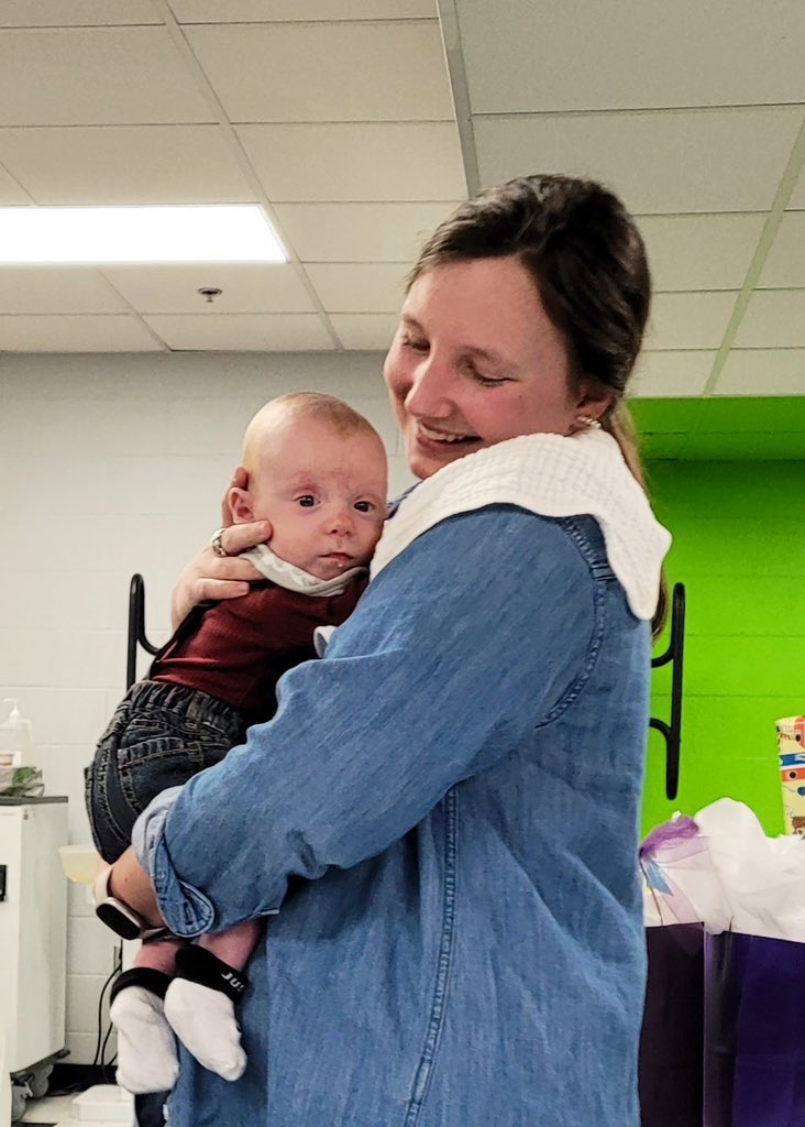 The newest little mustang met the <a href="/AmandaEleTweets/">Amanda Elementary</a> fam today 💜 #MiddieRising