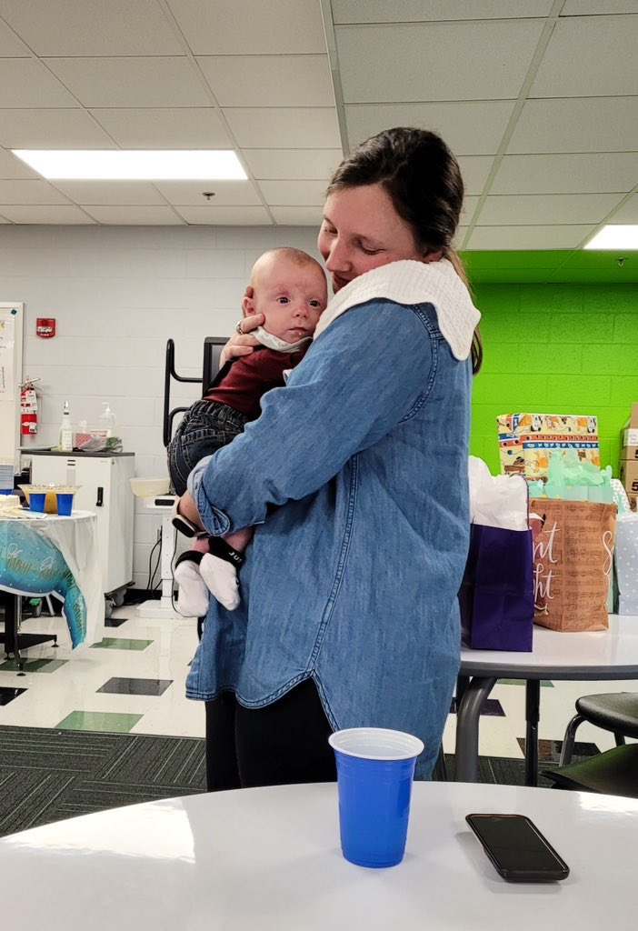MissLeitschuh's tweet photo. The newest little mustang met the @AmandaEleTweets fam today 💜 #MiddieRising https://t.co/Lwieh73BGI