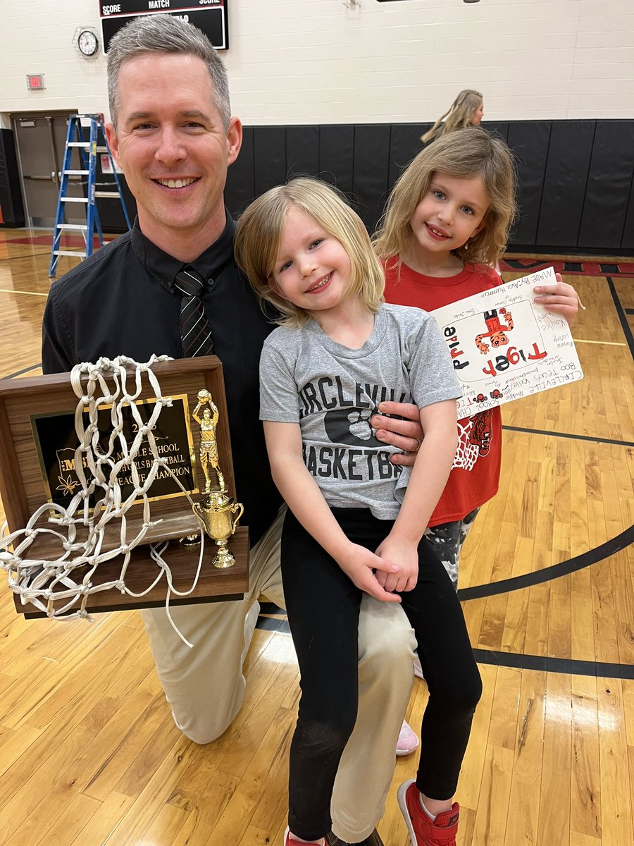 Mr_HammanCV's tweet photo. Tonight we celebrated two great basketball seasons! The 7th grade went 16-2 and the 8th finished at 19-0!  Both teams got to reveal their stickers and cut down the nets. It’s been joy to coach and work with such awesome parents and players the last few months. Go Tigers! https://t.co/rVLE2FlODQ
