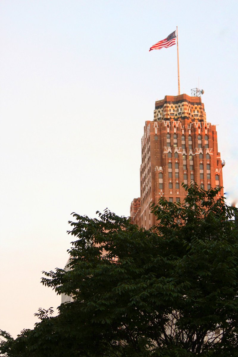 BacktoDetroit's tweet image. like a fine wine. #detroitarchitecture