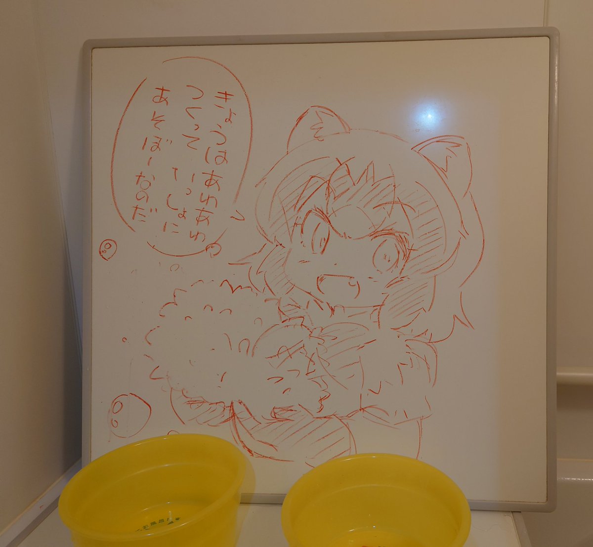 #アナログ絵で魅せてみよ
風呂蓋に描いたり、筆ペンで描いたり。
風呂蓋は一発描きなので楽しいし、筆ペンは筆の強弱があって好き。 