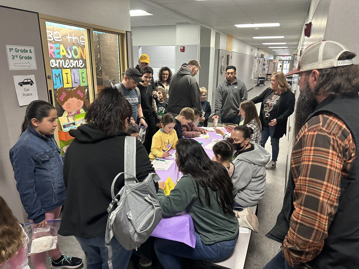 DADLG4th's tweet photo. What a huge crowd at tonight’s family math night! @jonesrisd @RISD_ELLS @RockElemC_I @rockwallschools https://t.co/YDbyGqkB6q