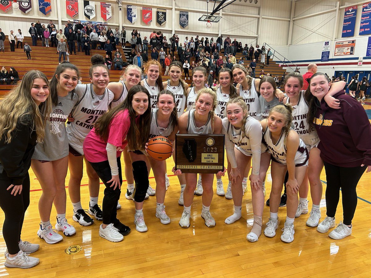 Montini Broncos are Sectional Champs! Broncos improve to 27-7
🏀Blacher 19pts
🏀Epps 11pts
🏀Matulevicius 7pts
🏀Spanos 6pts
🏀Farrell 5pts 
🏀Kinney 5pts
Incredible Defense by Hoovel! 

Shout out to Broncos Nation who came out to support!  #wearemontini