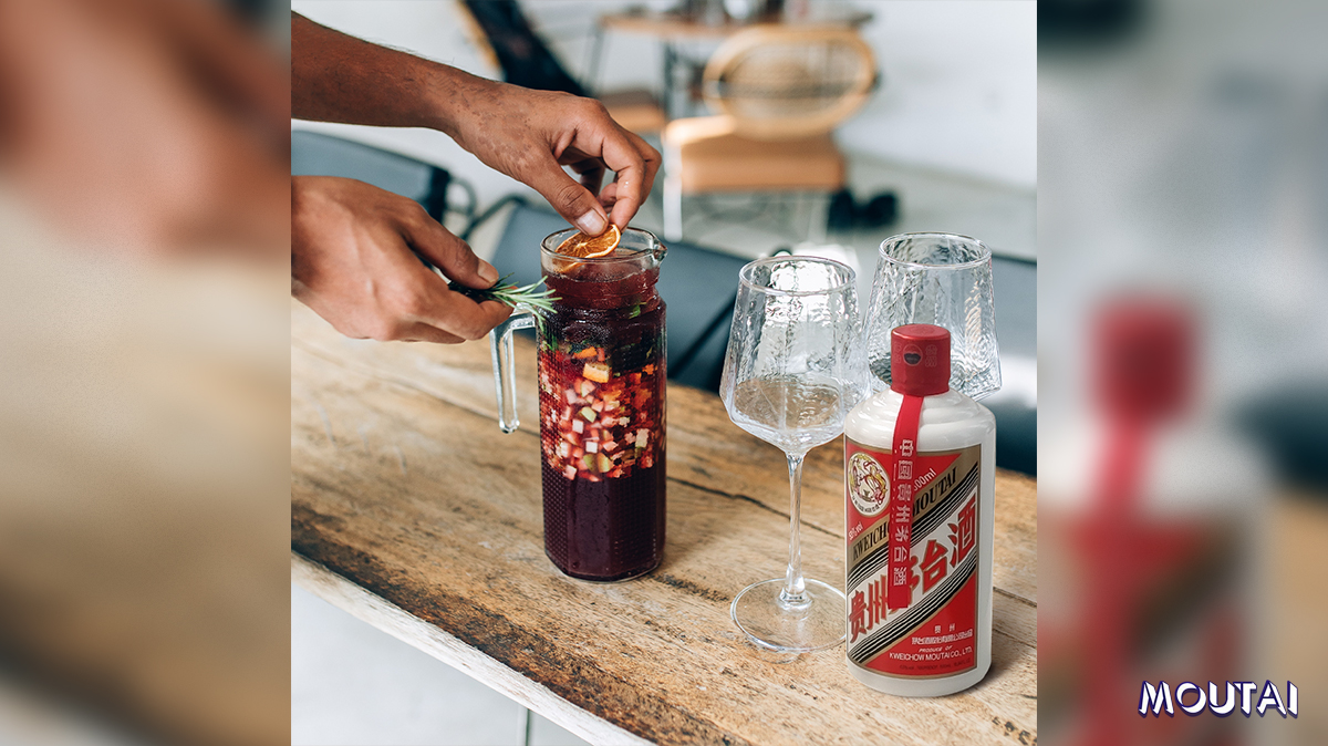 When the reunion moment meets good liquor, when the mellow of #Moutai meets the sweet and sour of fruits, then what you are pouring out of the jug is not only the tasty cocktail but also #morefun and #moresensation. #China
