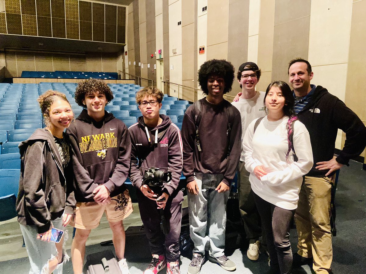 teacher_city's tweet photo. Thank you to the #INCREDIBLE #NewarkHigh videography crew, their #AMAZING teacher Mr. Salandria &amp; the #AWESOME @timm_doug from @CSDTechnology for visiting @BancroftDE today and highlighting our 1st ever #CheerSqaud! 📣📣📣 #CSDPride #WeAreTheLions #BancroftSports #StudentAthletes https://t.co/BsAenJWJQy