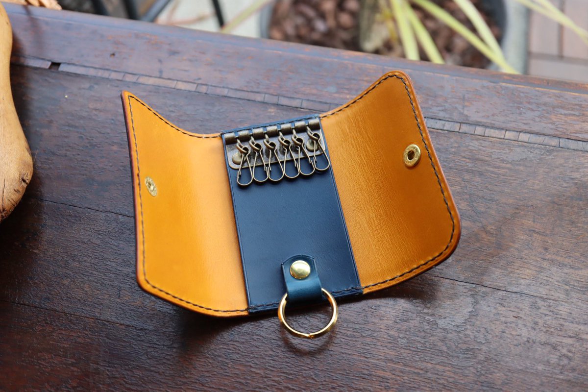 razleather's tweet image. key_case...
キーケース 

パパへのプレゼント、ママと一緒にオーダーに来てくれました👦
愛する家族から貰ったキーケースなんて、かけがえの無い宝物ですよね✨
その一助を担わせて頂きました😊

#leather #keycase #razleather #革 #レザー #キーケース #熊本 #ラズレザー