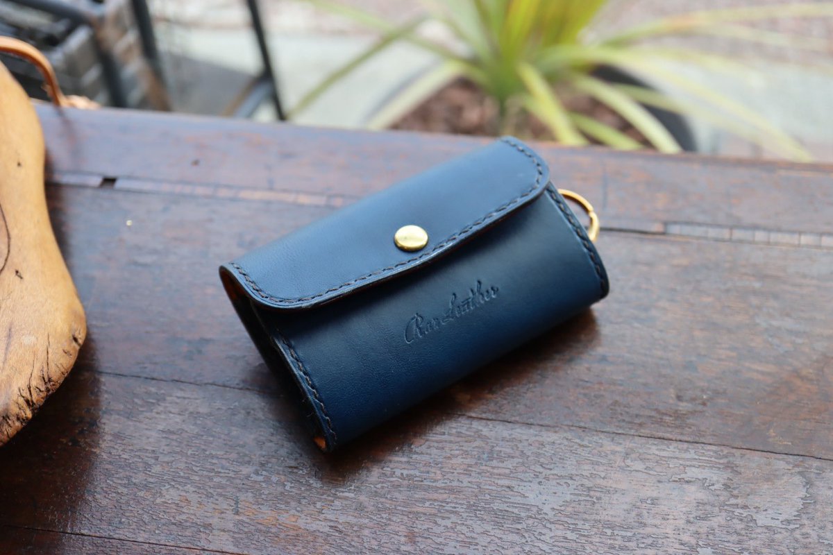 razleather's tweet image. key_case...
キーケース 

パパへのプレゼント、ママと一緒にオーダーに来てくれました👦
愛する家族から貰ったキーケースなんて、かけがえの無い宝物ですよね✨
その一助を担わせて頂きました😊

#leather #keycase #razleather #革 #レザー #キーケース #熊本 #ラズレザー