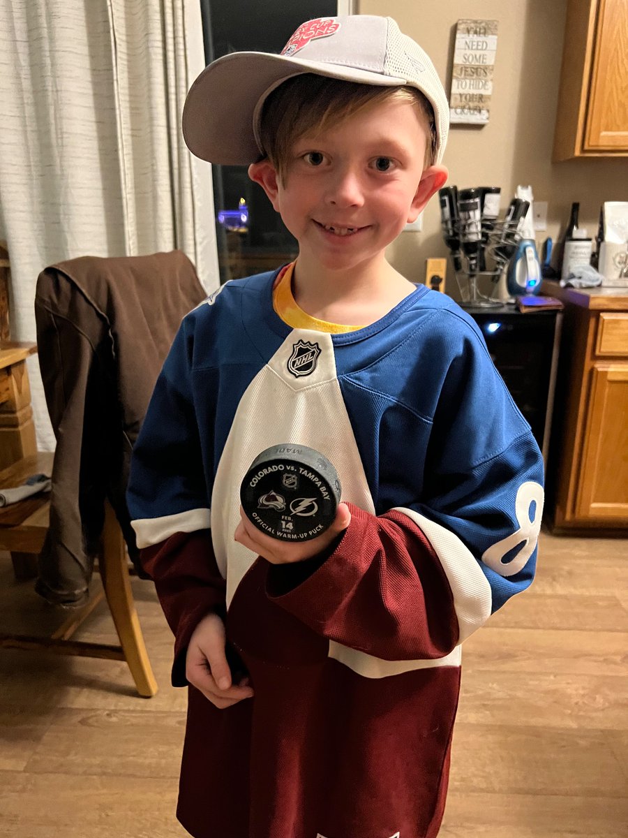 tcmcgeeiii's tweet photo. @ICole28 thanks for the puck.  You made this AVS fan a very happy kid. The best Valentines present he could ask for. https://t.co/EeqCNzOOBT