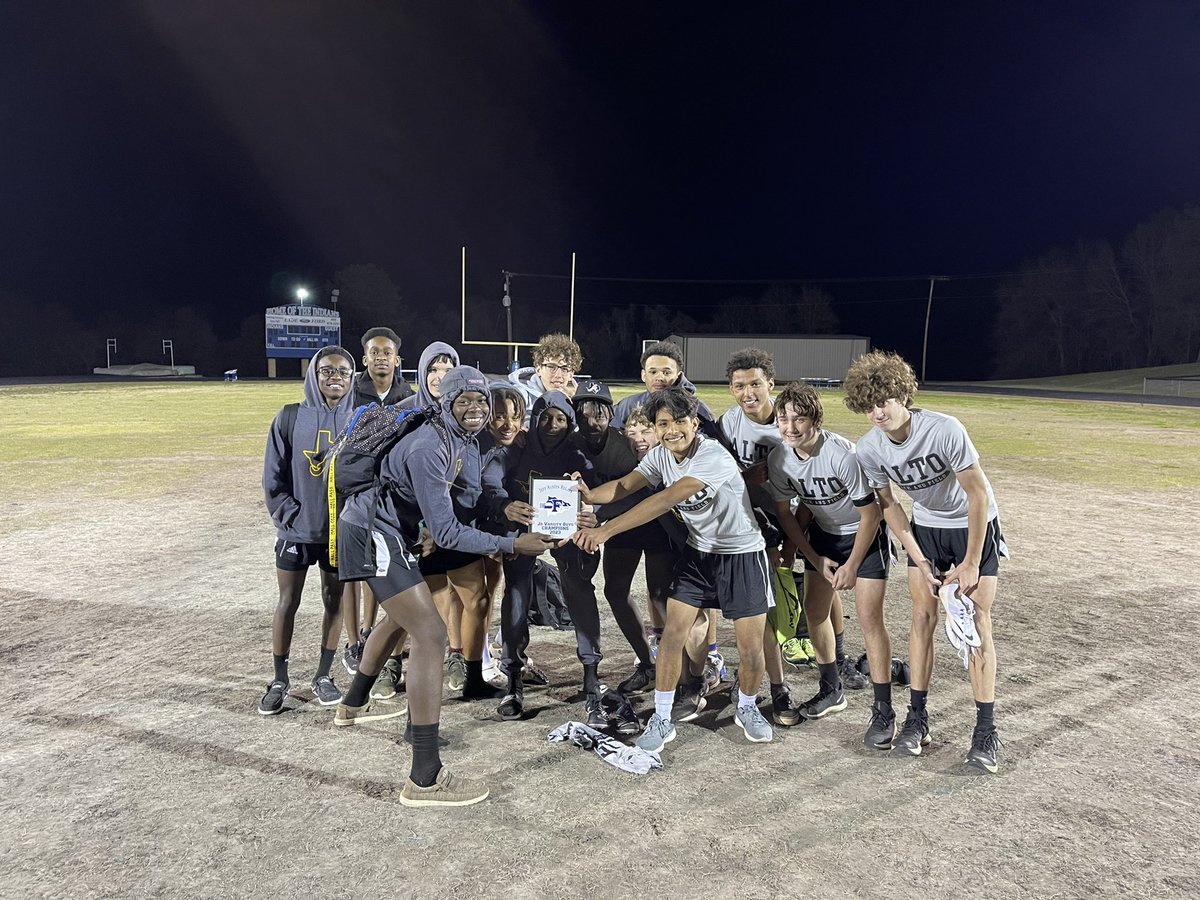 AltoAthletics's tweet photo. JV boys finish 1st in the Jeff Austin Relays! #DTS #GoldStandard https://t.co/dAwo7L9CMB