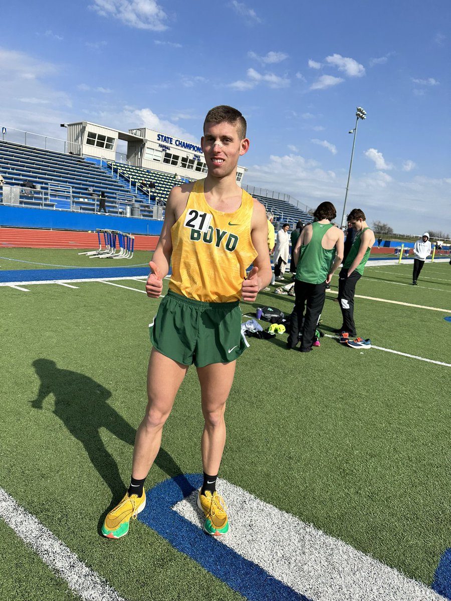 ScottNedrow's tweet photo. @NedrowRiley last first track meet today. #RunRileyRun Also got to see @coachal89 the man who inspired me to be a professional educator. #RelationshipBuilder https://t.co/hvOpIWYCHs