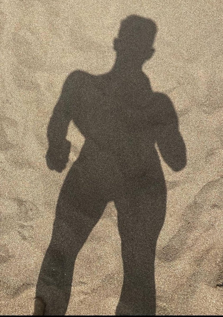 Nereye gitsem gölgem benimle  birde yola ciktigim dost bildiklerim nerede..