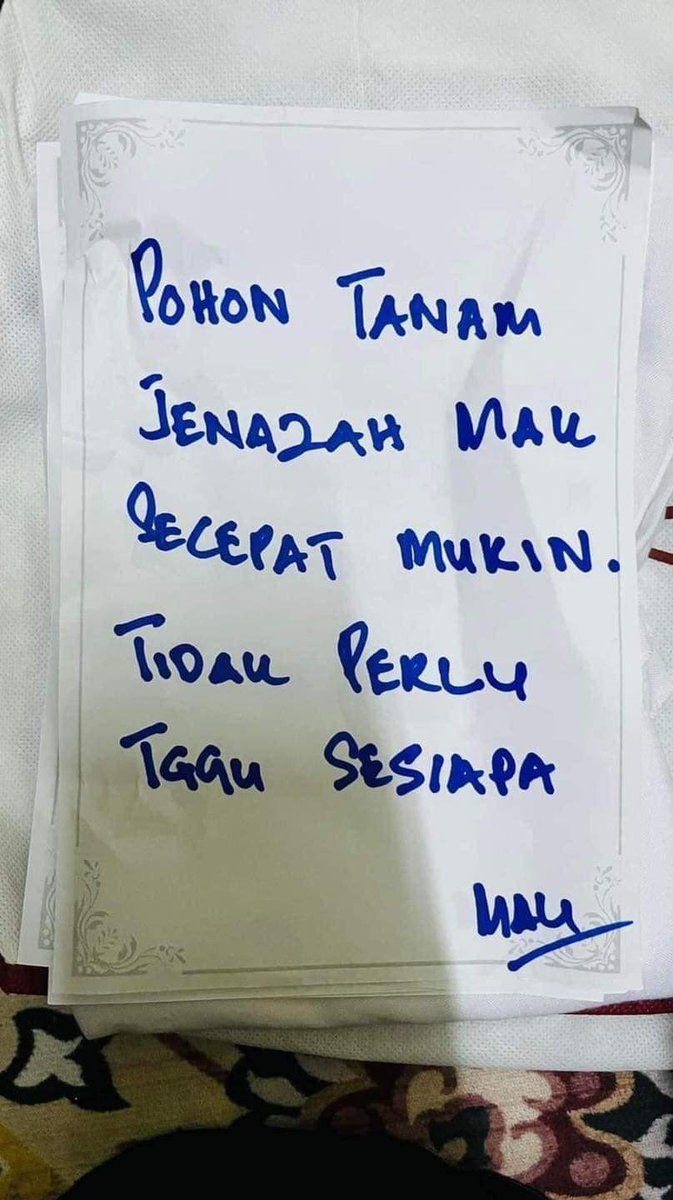 isusemasaviral's tweet photo. Hujung minggu balik kedah.. kemas2 barg arwah mak, kami jumpa ni 😭😭😭😭😢 Maaf mak sblm ni kami xjumpa beg ni https://t.co/q8PzNIIGmw