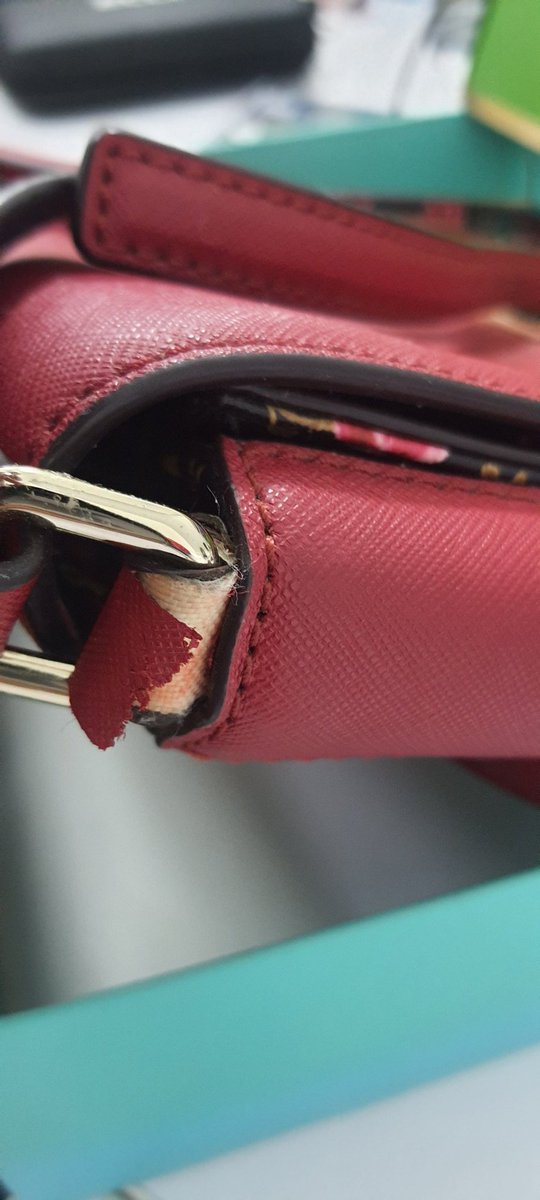 -Preloved-
Kate Spade Rose Sling Bag
Dijual karena enggak dipake
Minus cuman ngelupas, tapi masi bisa di permak, pegangan masih bagus.

Jual 500rb nett

Minat bisa DM ya
Lokasi Semarang 😊

#preloved 
#katespade