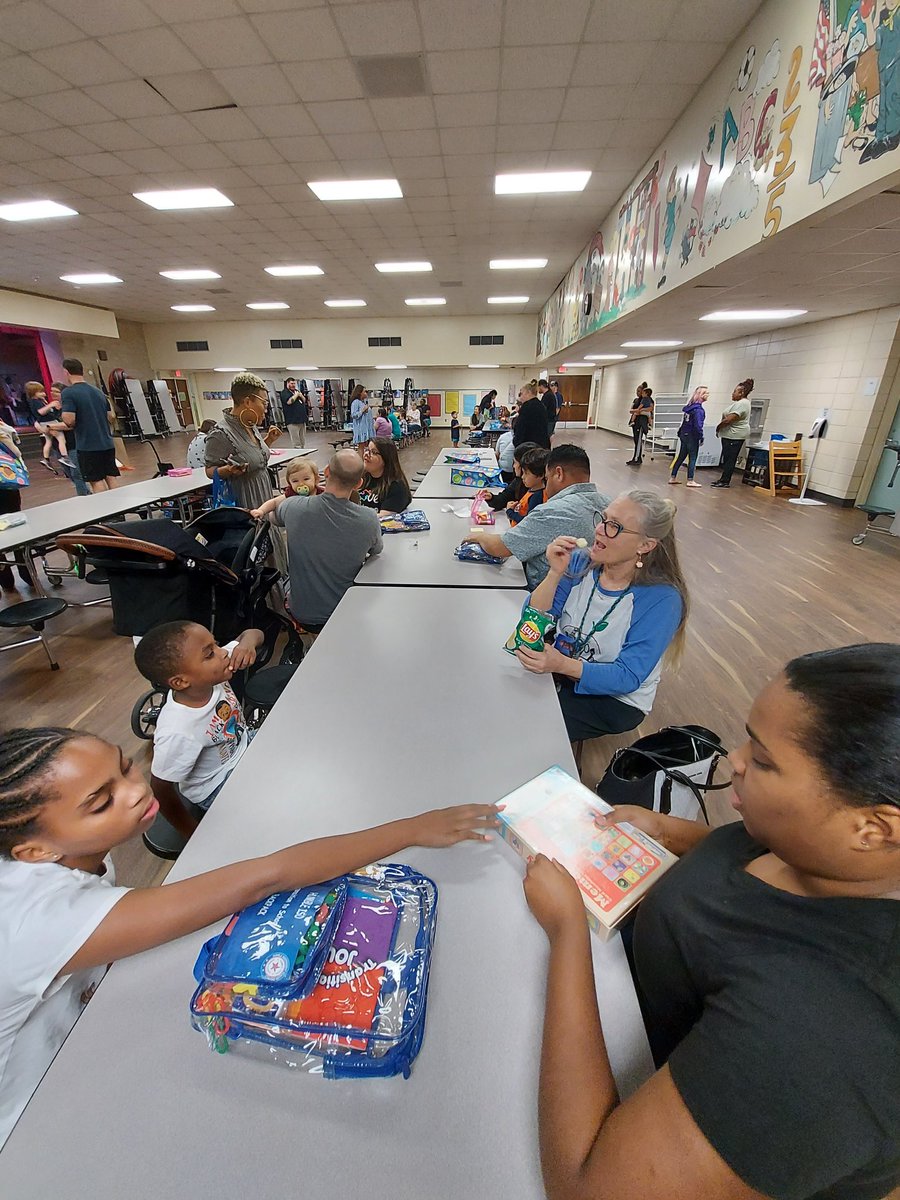 Barela_ECE's tweet photo. Math Links, Tactile Numbers, Jumping Numbers, & Memory Game were just some of the great activities @LakeshoreLM's #BackpacksForSuccess gave our @HumbleISD_PREK families!
@HumbleISD @HumbleISD_SPED
#PreKExplorers #Play4PreK
@HumbleISD_FE π₯°π https://t.co/tgpKwq3nB6