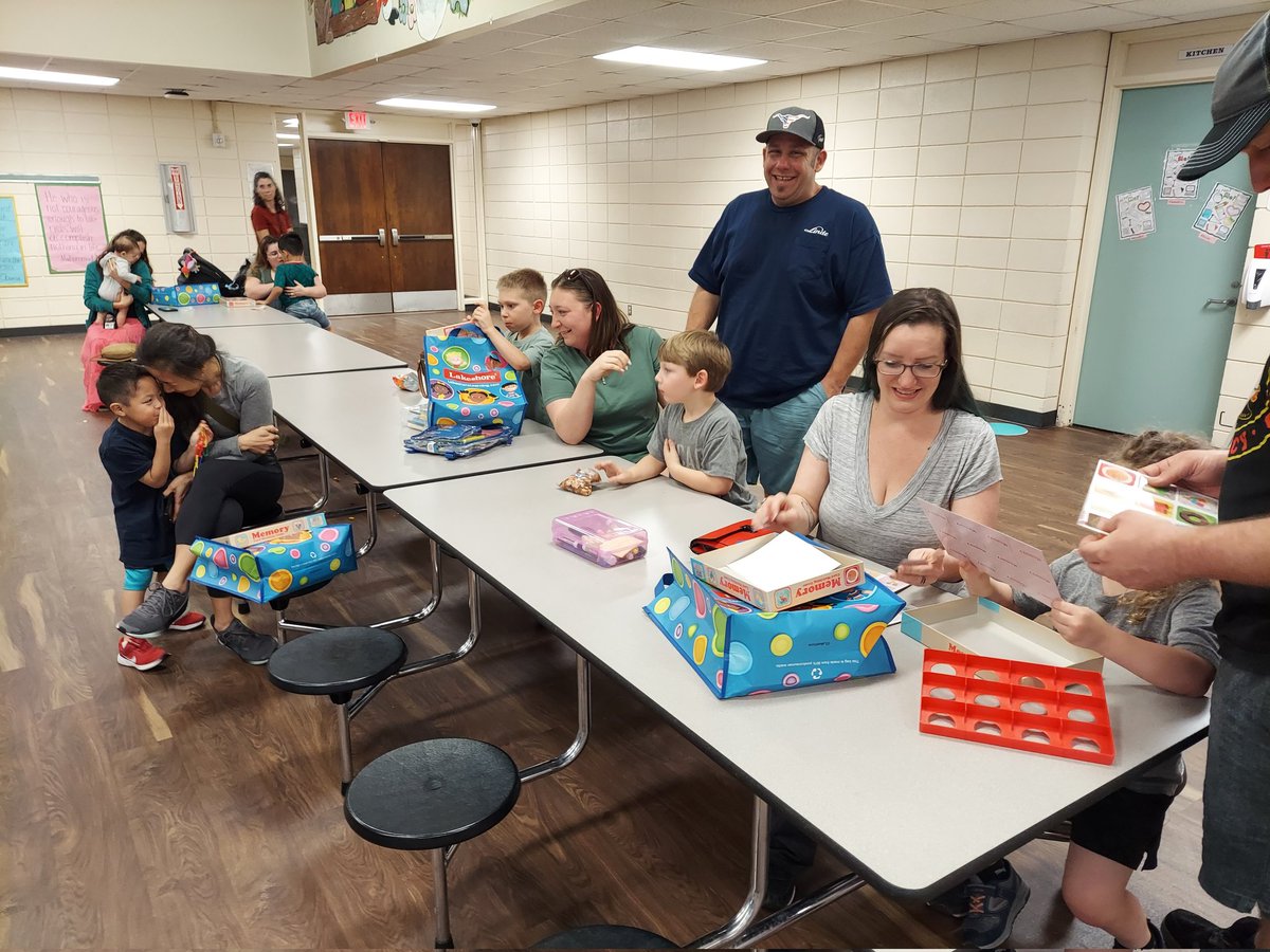 Barela_ECE's tweet photo. Math Links, Tactile Numbers, Jumping Numbers, & Memory Game were just some of the great activities @LakeshoreLM's #BackpacksForSuccess gave our @HumbleISD_PREK families!
@HumbleISD @HumbleISD_SPED
#PreKExplorers #Play4PreK
@HumbleISD_FE π₯°π https://t.co/tgpKwq3nB6