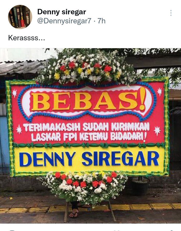 Indonesia. Seolah ada dua jenis manusia: "Kita" dan "mereka". Kekerasan pada "kita" itu biadab: dilarang. Tapi pada "mereka": sudah seharusnya. Padahal tiap manusia sama lahir dari rahim Ibu. Dan adalah tugas negara lindungi hak asasi warganya, biar berbeda keyakinan politiknya.
