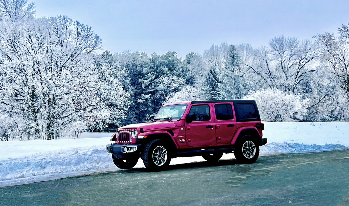 JamieAnneFonta1's tweet photo. @Jeep Meet ViviAnne.  Her plates say PRTNPNK!  💕💕💕💕💕 https://t.co/4EPGUwQdeR